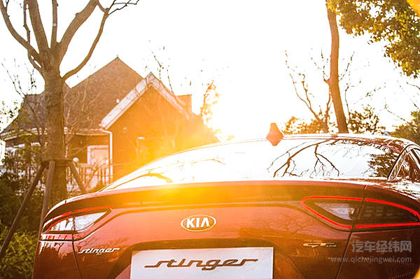 这辆车的颜值只能给九分 少一分怕TA骄傲