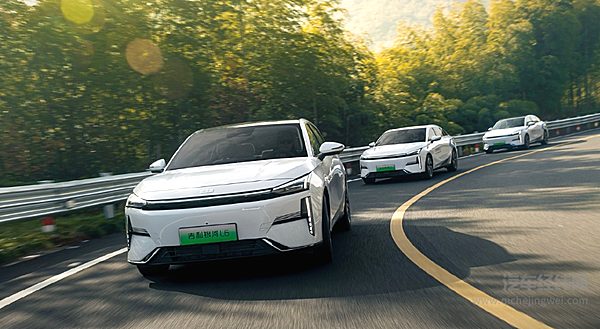 热门插混家轿面对面 风云A8对比银河L6如何选？