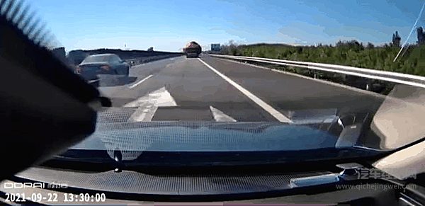 行车记录仪拍摄的撞击全过程