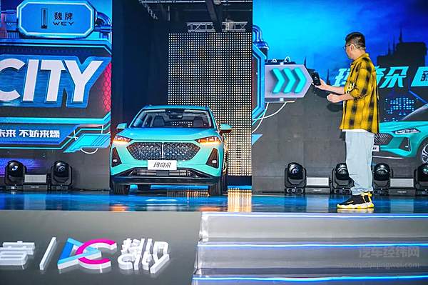 新一代智能混动SUV WEY玛奇朵首次开箱引爆魔都激情