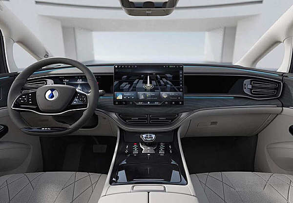 采用法国帝瓦雷音响系统的腾势N7比极氪001更有优势？