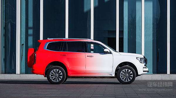 售价定位都相近 坦克500Hi4-Z和方程豹豹8谁更硬核？