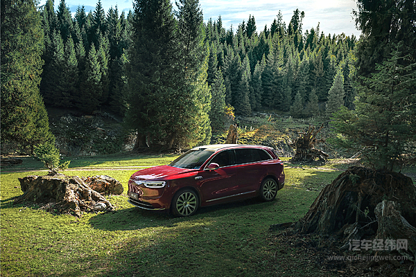 全新问界 M7 三维升级 让 30 万级 SUV 告别“二选一”