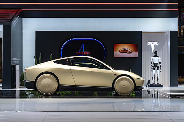 无盘无踏板时代来临！特斯拉 Cybercab 首台量产车下线