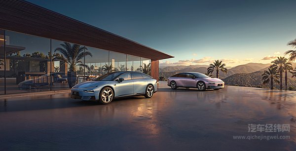 春节高速刷屏！智驾小蓝灯成新景色