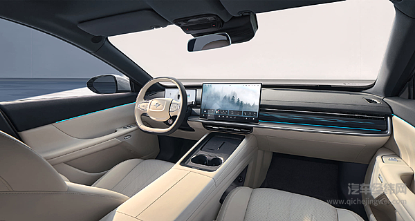 11万级 “国民潮车” 再进化 2025 款 eπ007重新定义年轻人的第一台车