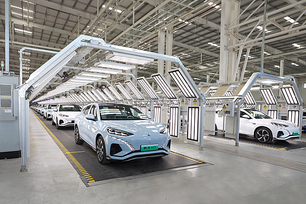 全球首款智能豪华猎跑SUV腾势N7首批量产车下线