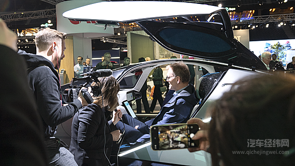 瑞典当地媒体对旅航者X2进行报道