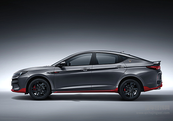 年轻化轿车二选一 思皓曜能否挑战奕炫MAX？