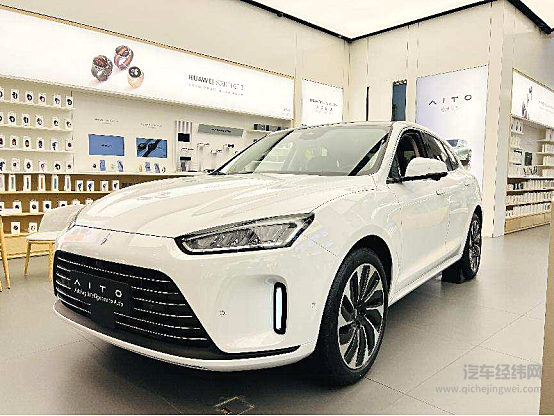 实地探店 月销量连破3千辆的华为问界M5究竟如何？