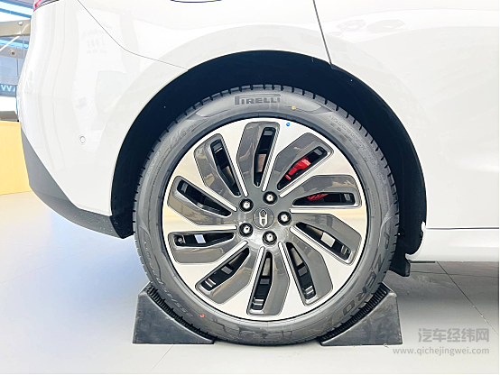 实地探店 月销量连破3千辆的华为问界M5究竟如何？