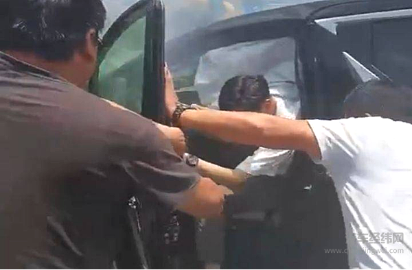 车门焊死成真 雷克萨斯LM事故能带给我们哪些启示？