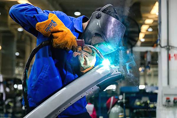 下线发运 宏光MINIEV敞篷版即将交付首批车主