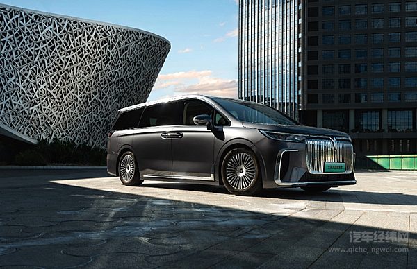 2025款岚图梦想家上市华为强力加持 小鹏X9能否一战？