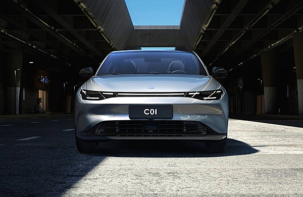 国产高端新能源轿车二选一 小鹏P7与零跑C01谁更诱人？