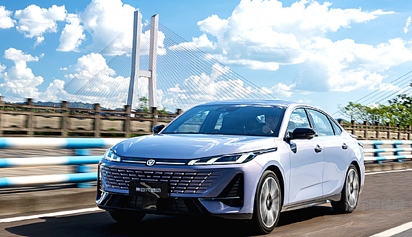 8万售价享15万级配置 长安第四代逸动带来燃油家轿新选择