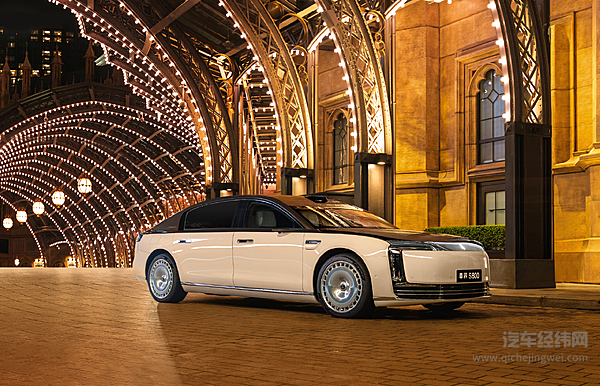 华为赋能VS易四方加持 尊界S800与仰望U7谁更 “能打”？