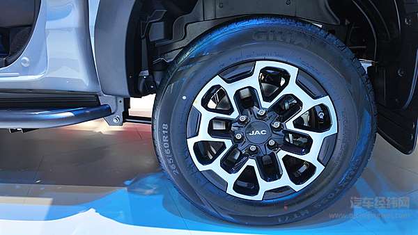 江淮皮卡全新悍途乘用版亮相2024成都国际车展 四大优势成就用户出行新风尚