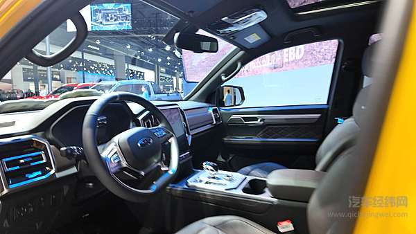 江淮皮卡全新悍途乘用版亮相2024成都国际车展 四大优势成就用户出行新风尚