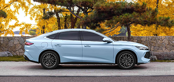 十万元级插混家用轿车对决 吉利银河L6 EM-i与比亚迪秦L谁更胜一筹