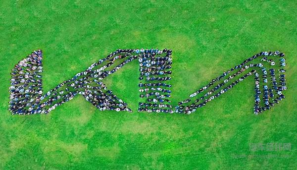 携手并进 向新而行