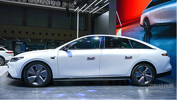 零跑C01对标比亚迪汉有几成胜算？