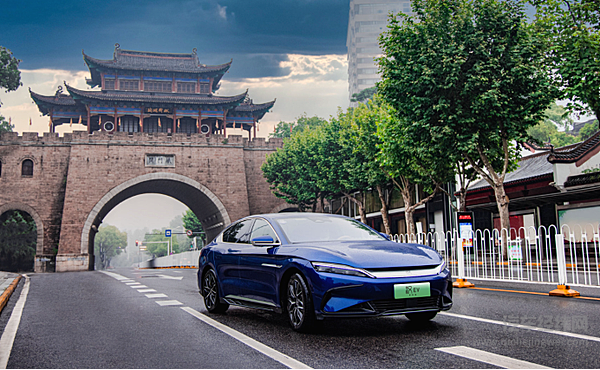 零跑C01对标比亚迪汉有几成胜算？