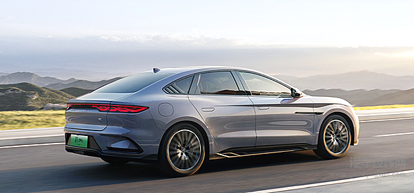 智驾之争关键年 比亚迪汉L DM-i与深蓝S07谁更值得入手？