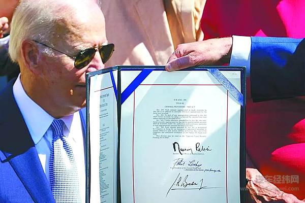 美国再出硬牌 将让中国芯片行业背水一战