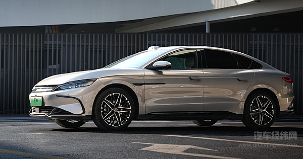 汽车市场格局变天 中国新能源如何逆袭？