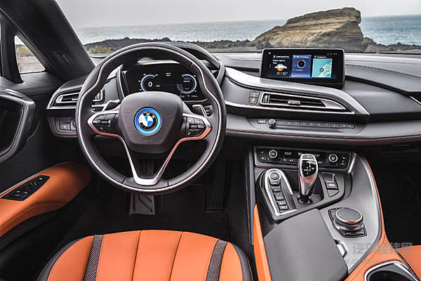 新BMW i8 Roadster横空出世 未来尽在想象