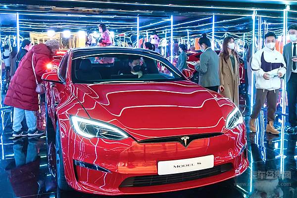 比亚迪向左特斯拉向右 新能源厂商分化加剧