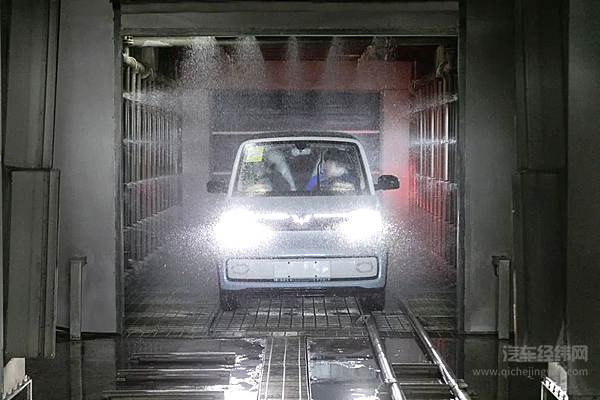 下线发运 宏光MINIEV敞篷版即将交付首批车主