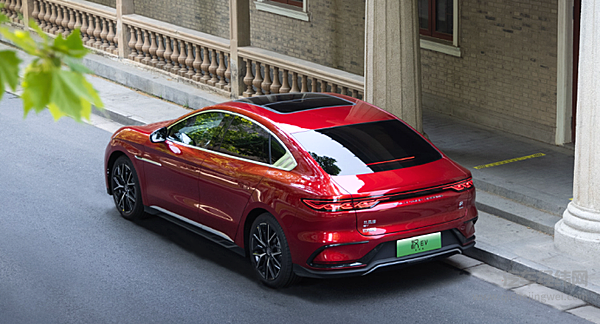 零跑C01对标比亚迪汉有几成胜算？