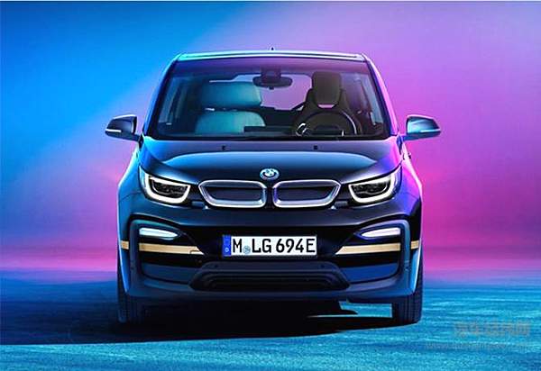 自带“女王副驾” mini版宝马商务车凭精致胜出！