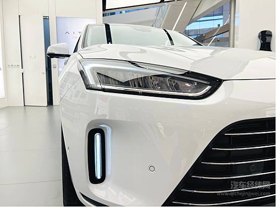 实地探店 月销量连破3千辆的华为问界M5究竟如何？