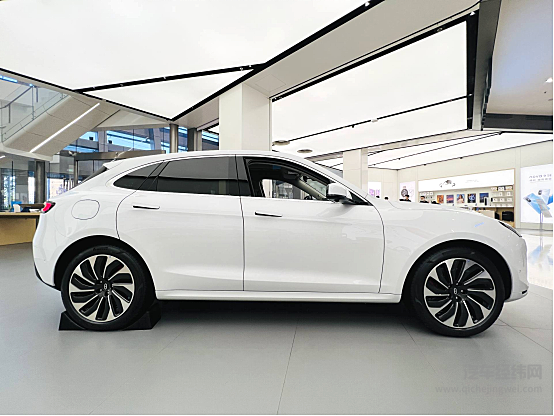 实地探店 月销量连破3千辆的华为问界M5究竟如何？