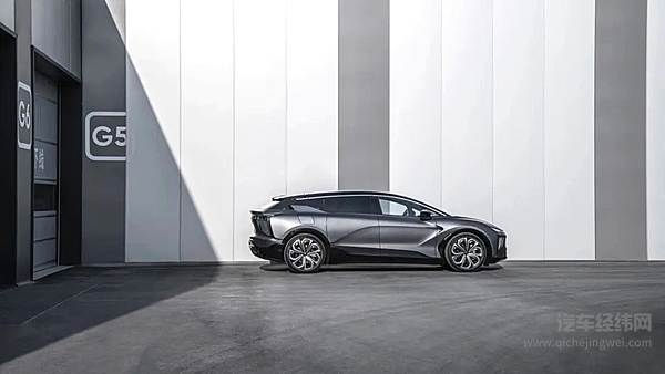 高合的高端定位是否会有调整？