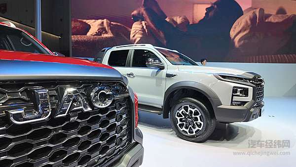 江淮皮卡全新悍途乘用版亮相2024成都国际车展 四大优势成就用户出行新风尚