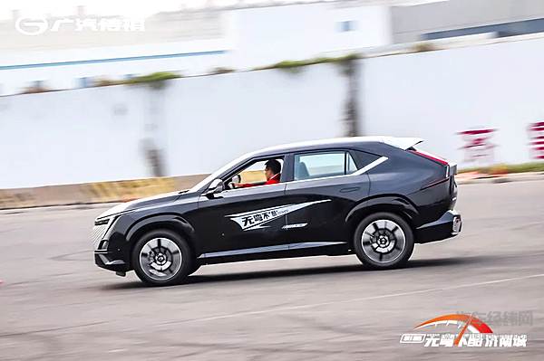 劈弯挑战赛 影酷开启全国百城上市