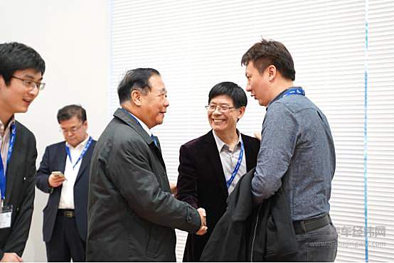 中国汽车工程学会名誉理事长付于武热情欢迎大乘汽车集团有限公司董事长吴潇参与FISITA峰会