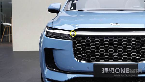 理想ONE格栅灯与位置灯的分缝仅约20毫米