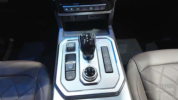 江淮皮卡全新悍途乘用版亮相2024成都国际车展 四大优势成就用户出行新风尚