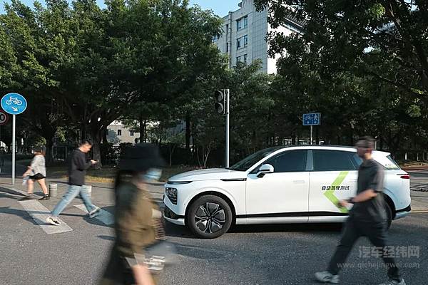 获智能网联汽车路测牌照的零改装量产车：小鹏G9