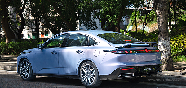 8万售价享15万级配置 长安第四代逸动带来燃油家轿新选择