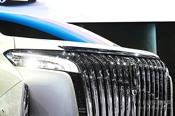 魏牌新能源大六/七座双旗舰亮相上海车展 “蓝山/高山CP组合”强势破圈