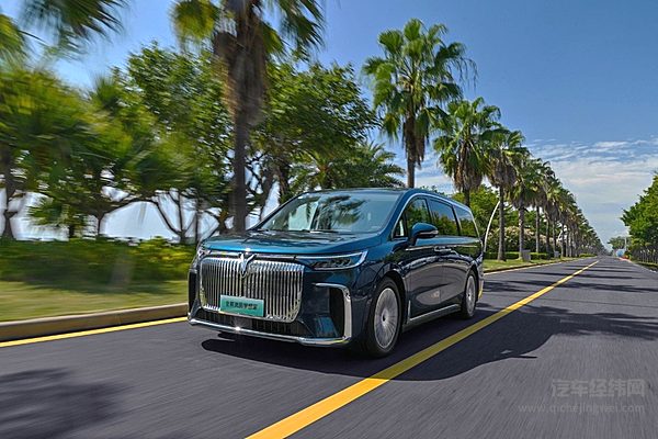 2025款岚图梦想家上市华为强力加持 小鹏X9能否一战？