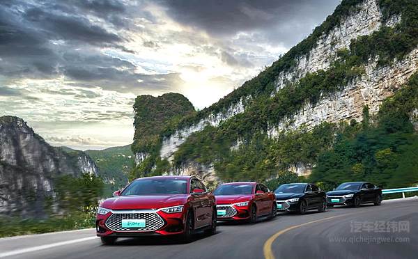 销量占据全球68% 国产新能源厂商真的实现弯道超车了吗？