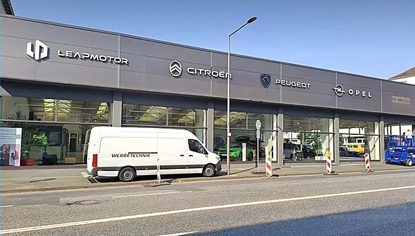 零跑C10、T03正式在欧洲上市 同步在米兰开启全球媒体试驾