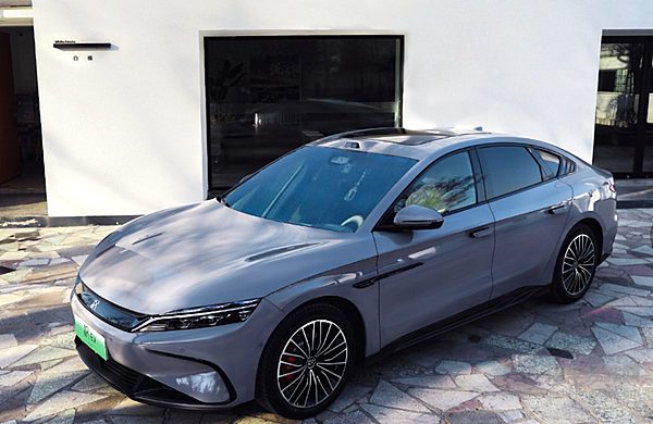 高端智驾平民化 比亚迪和吉利谁能笑到最后？